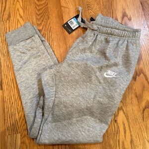 NWT Nike Club Fleece Gray Joggers Men’s- MEDIUM